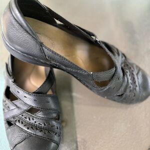 Clarks cross cross Velcro closure casual flats size 9M